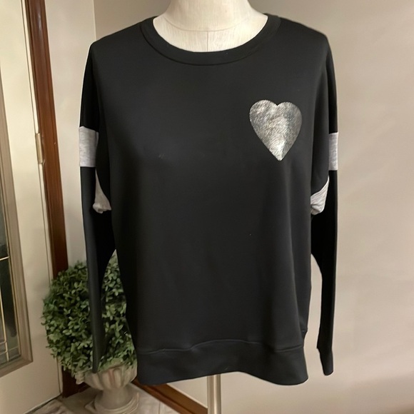 Jet by John Eshaya black heart relaxed fit pullover soft and cozy top sz SP - Picture 1 of 12